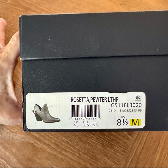 NEW Naturalizer Rosetta textured metallic silver booties 8.5M - Picture 7 of 9